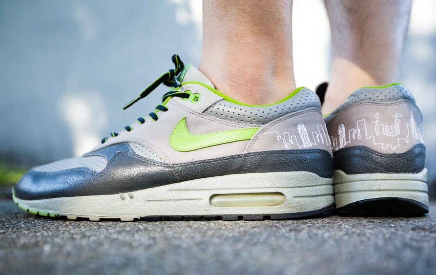 Banzai Beenmerg reguleren Alle Nike Air Max 1 & 90 Hyperstrikes en Friends & Family releases • Outsole