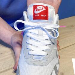 Lacing tutorial veter instructie veteren veters laces Nike Air Max 1 Stap 16 250x250 - How to lace up up your Nike Air Max 1 sneakers?