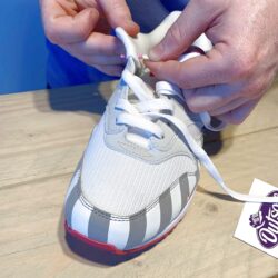 Lacing tutorial veter instructie veteren veters laces Nike Air Max 1 Stap 8 250x250 - How to lace up up your Nike Air Max 1 sneakers?
